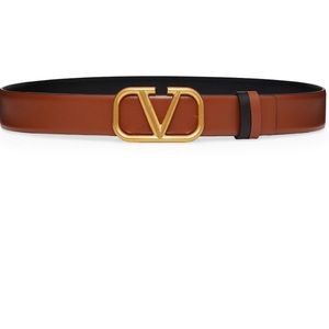 Valentino Garavani
V Logo Reversible Leather Belt